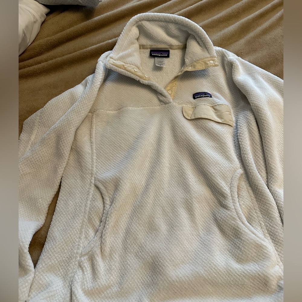 Cream Patagonia women’s pullover.  Medium.
